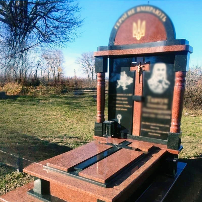 Військові пам’ятники: як фотографії допомагають вибрати гідний меморіал